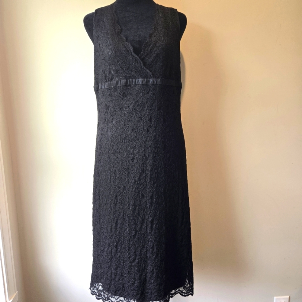Janeville Women's Black Laced V Neck Dress 8